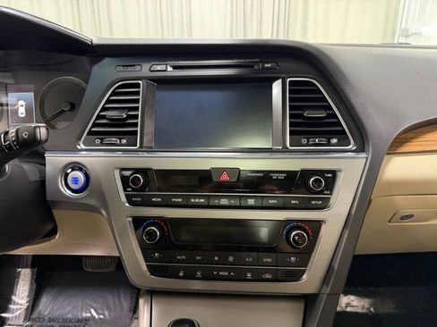 Used 2015 Hyundai Sonata Limited w/ Option Group 06 FWD image 13