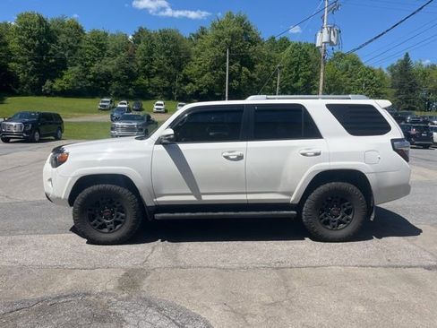 Used 2018 Toyota 4Runner SR5 Premium AWD/4WD image 9
