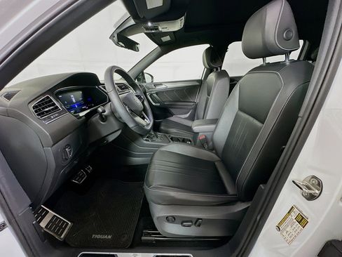 Used 2022 Volkswagen Tiguan SE R-Line image 13