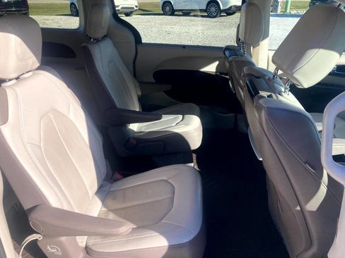 Used 2019 Chrysler Pacifica Touring-L Plus w/ Advanced Safetytec Group image 14