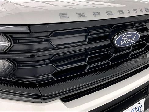 Certified 2025 Ford Expedition Active AWD/4WD image 29