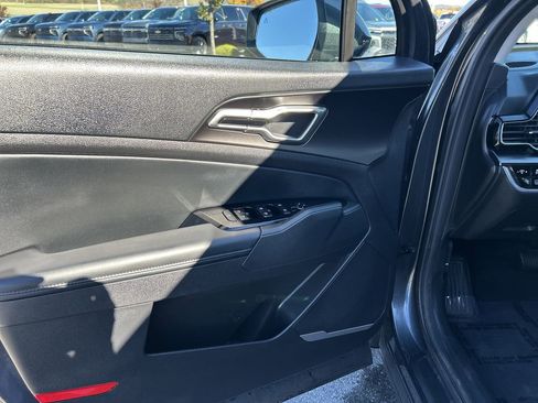 Used 2023 Kia Sportage EX image 19