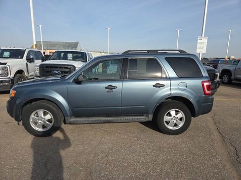 Used 2011 Ford Escape XLT w/ Class II Trailer Tow Pkg image 2