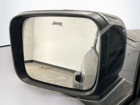 Used 2018 Jeep Renegade Latitude w/ UConnect 8.4 Nav Group image 16