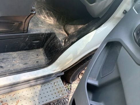 Used 2018 Ford Transit 150 XL RWD image 5