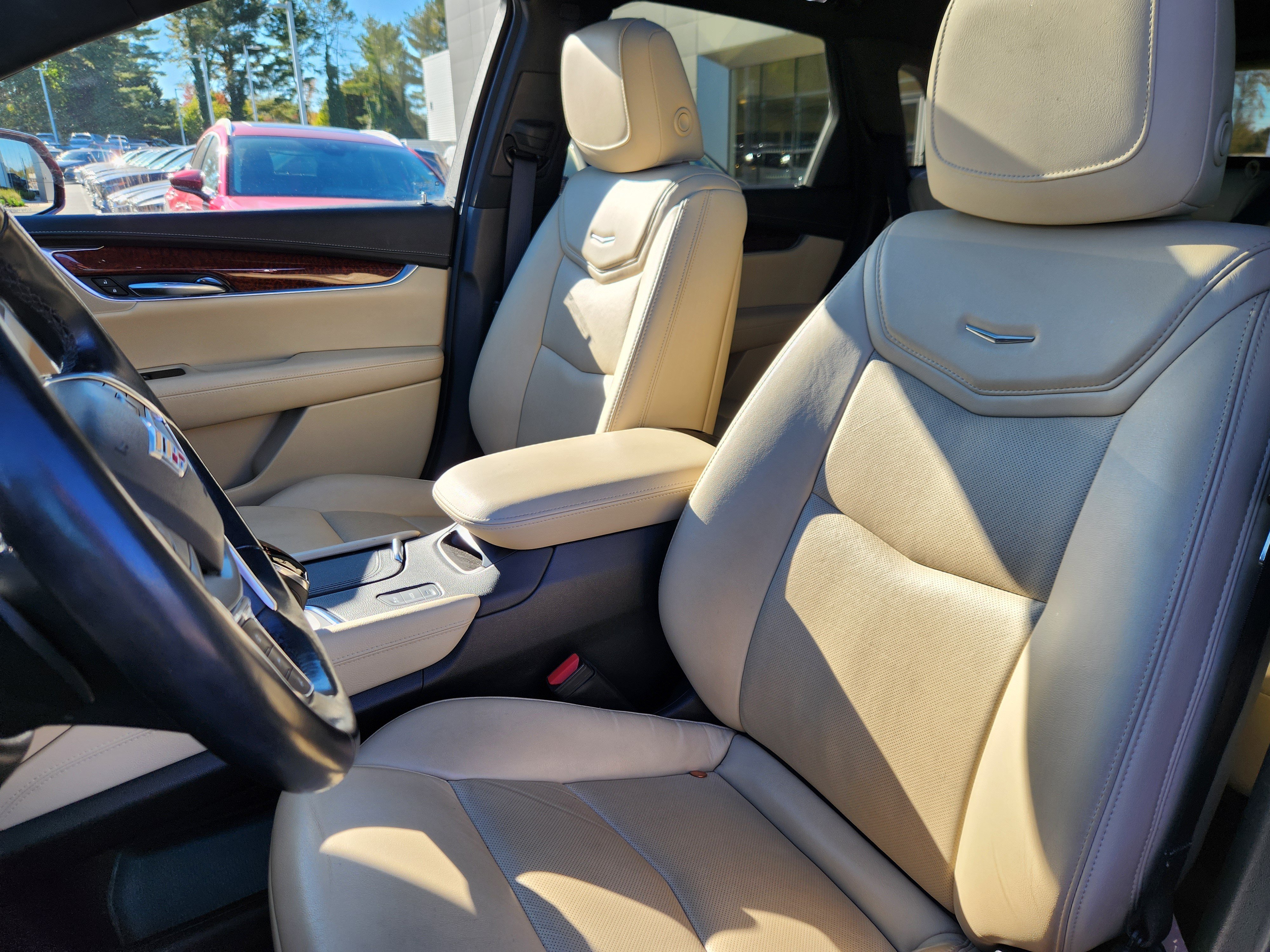 Used 2018 Cadillac XT5 Luxury w/ Driver Awareness Package AWD/4WD image 7
