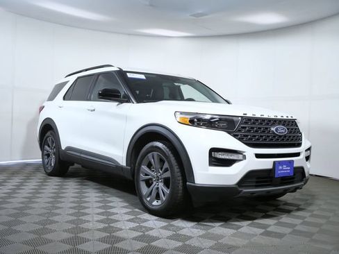Certified 2022 Ford Explorer XLT w/ Equipment Group 202A AWD/4WD image 1