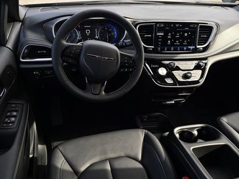 New 2026 Chrysler Pacifica Select w/ S Appearance Package image 6