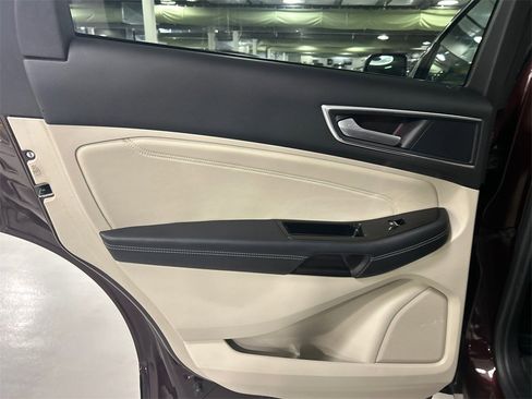 Used 2018 Ford Edge Titanium w/ Equipment Group 301A image 23