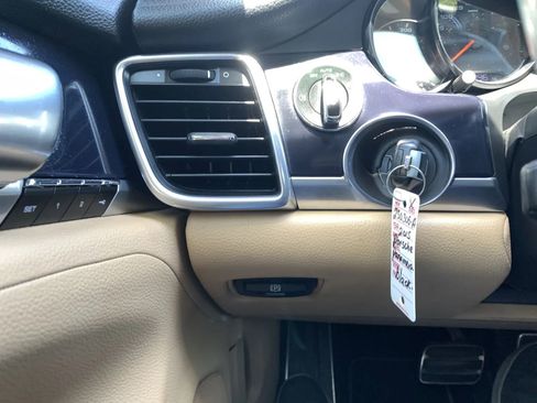 Used 2015 Porsche Panamera w/ Premium Package RWD image 18