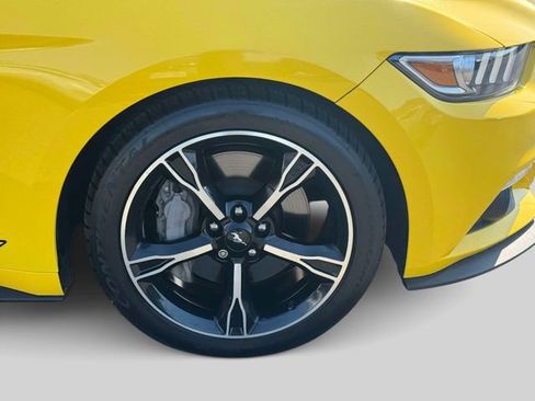 Used 2017 Ford Mustang GT Premium w/ Equipment Group 401A RWD image 8