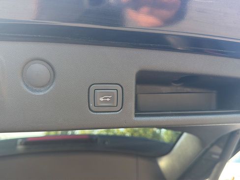 Used 2019 Chevrolet Equinox Premier FWD image 27