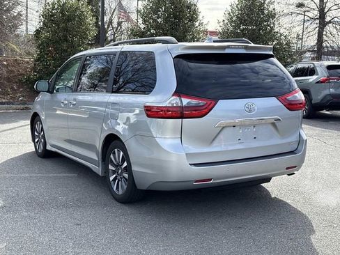 Used 2020 Toyota Sienna Limited Premium image 4