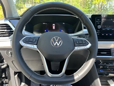 New 2026 Volkswagen Taos SE AWD/4WD image 7