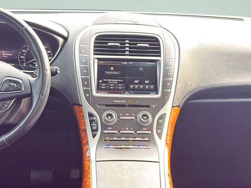 Used 2016 Lincoln MKX Reserve w/ Technology Package AWD/4WD image 6