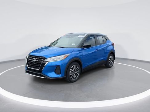 Used 2023 Nissan Kicks SV FWD image 3