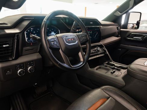 Used 2024 GMC Sierra 2500 AT4 AWD/4WD image 18