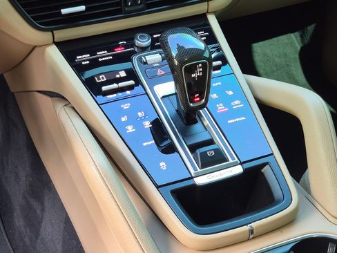 Certified 2022 Porsche Cayenne Platinum Edition AWD/4WD image 17