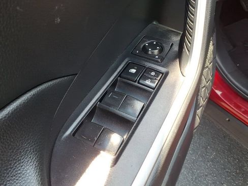 Used 2019 Toyota RAV4 LE FWD image 8
