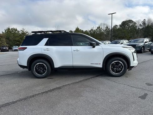 New 2026 Nissan Pathfinder Rock Creek w/ Rock Creek Premium Package AWD/4WD image 9