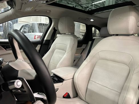 Used 2022 Jaguar F-PACE S image 6