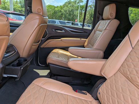 Certified 2023 Cadillac Escalade ESV Sport w/ Touring Package AWD/4WD image 17