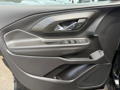 Used 2023 GMC Terrain SLE image 22