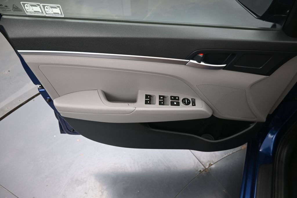 Used 2020 Hyundai Elantra SE FWD image 21