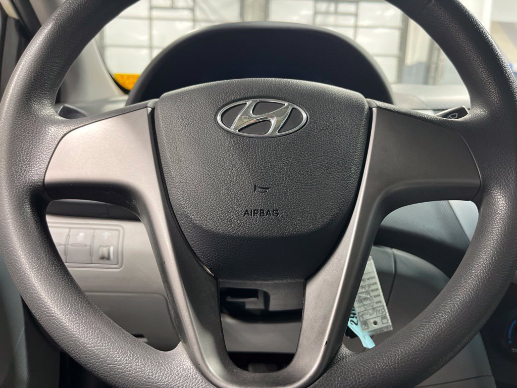Used 2015 Hyundai Accent GLS FWD image 18