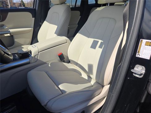 Used 2023 Mercedes-Benz GLA 250 4MATIC w/ Premium Package image 27