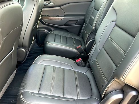 Used 2023 GMC Acadia Denali w/ Black Diamond Edition AWD/4WD image 19