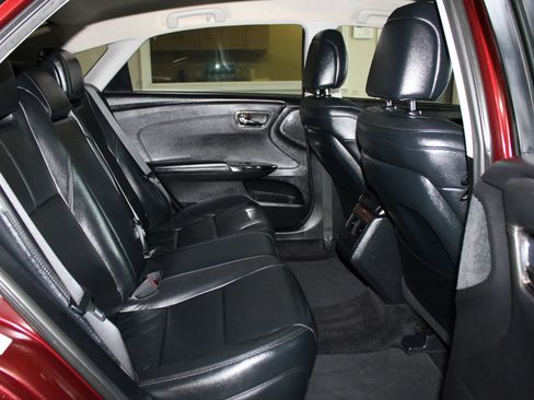 Used 2013 Toyota Avalon XLE FWD image 34