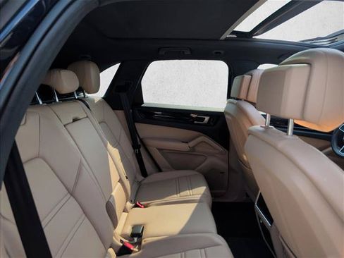 Used 2020 Porsche Cayenne AWD/4WD image 18