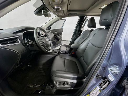 Used 2025 Toyota Corolla Cross XLE w/ Convenience Package FWD image 15
