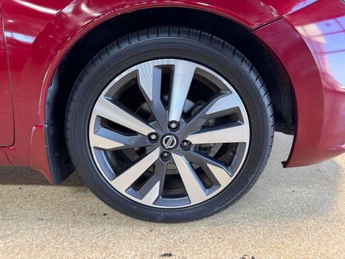 Used 2020 Nissan Versa SR FWD image 39