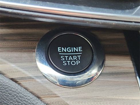 Used 2022 Ford Explorer Limited w/ Equipment Group 301A image 17