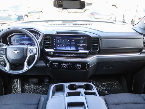 Used 2022 Chevrolet Silverado 1500 LT AWD/4WD image 12