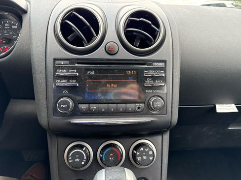 Used 2015 Nissan Rogue S w/ Convenience Package AWD/4WD image 9