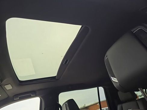 Used 2022 Cadillac Escalade ESV Luxury image 30