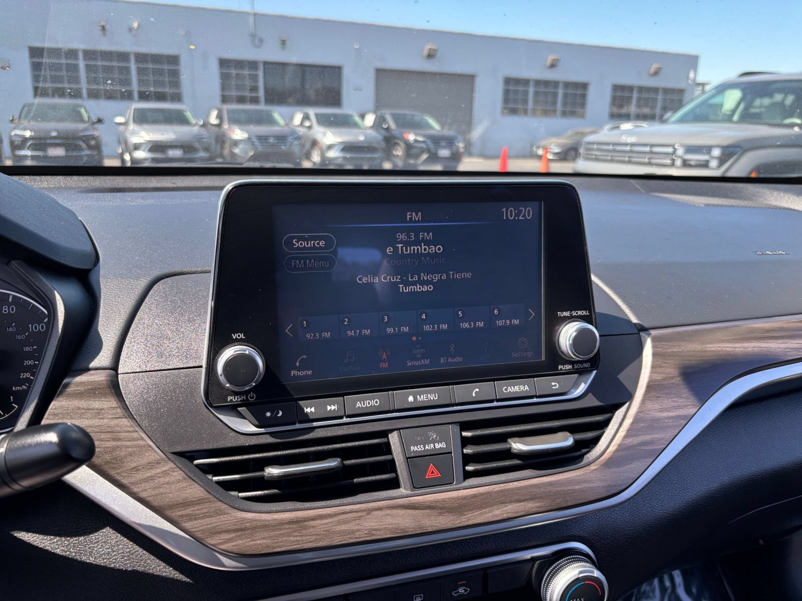 Used 2025 Nissan Altima 2.5 SV FWD image 19