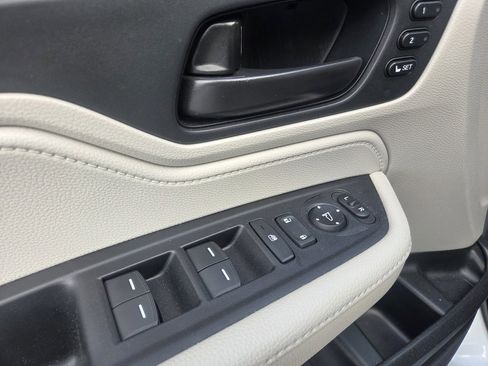 Used 2025 Honda Odyssey EX-L image 14
