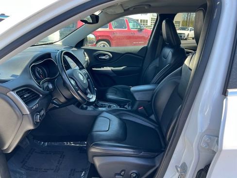 Used 2021 Jeep Cherokee Latitude Plus AWD/4WD image 4