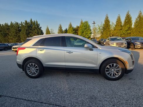 Used 2017 Cadillac XT5 Luxury w/ Driver Awareness Package FWD image 4