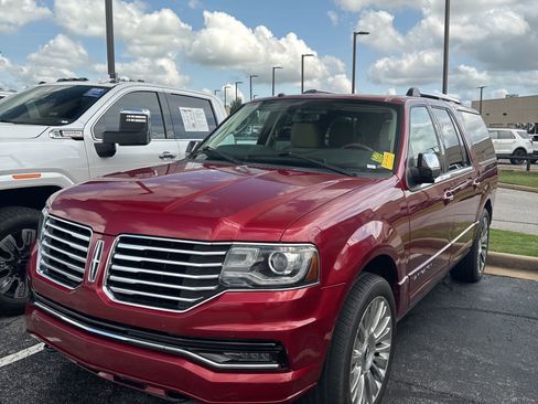 Used 2015 Lincoln Navigator L 4WD w/ Equipment Group 101A Reserve image 1