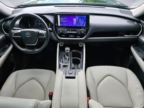 Used 2025 Toyota Grand Highlander AWD image 36