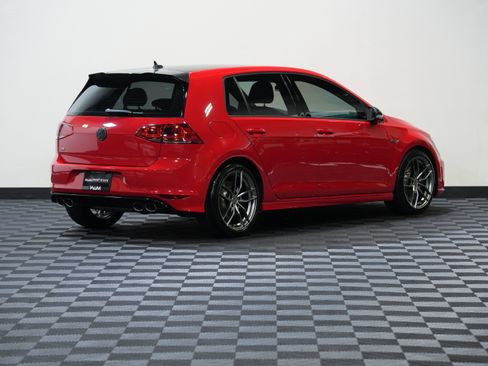 Used 2017 Volkswagen Golf 4-Door AWD/4WD image 6