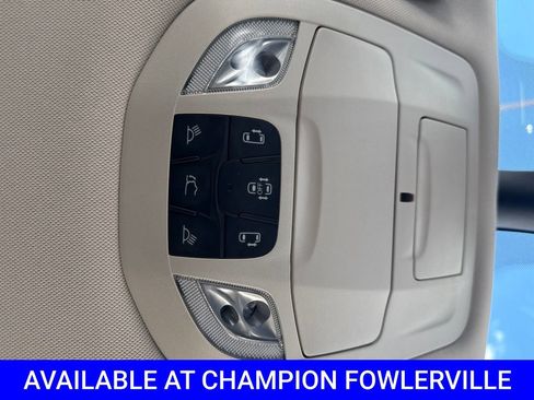 Used 2023 Chrysler Pacifica Touring-L FWD image 32