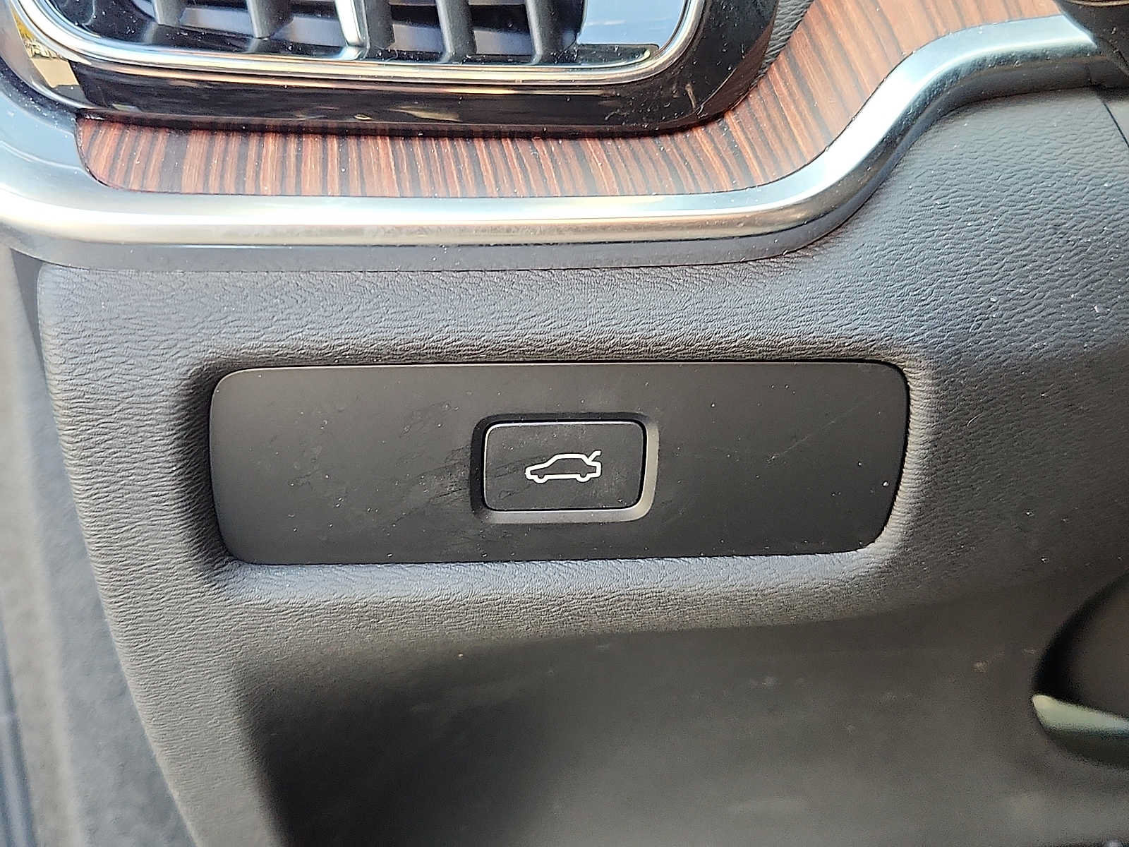 Certified 2024 Volvo S60 B5 Plus w/ Climate Package AWD/4WD image 22