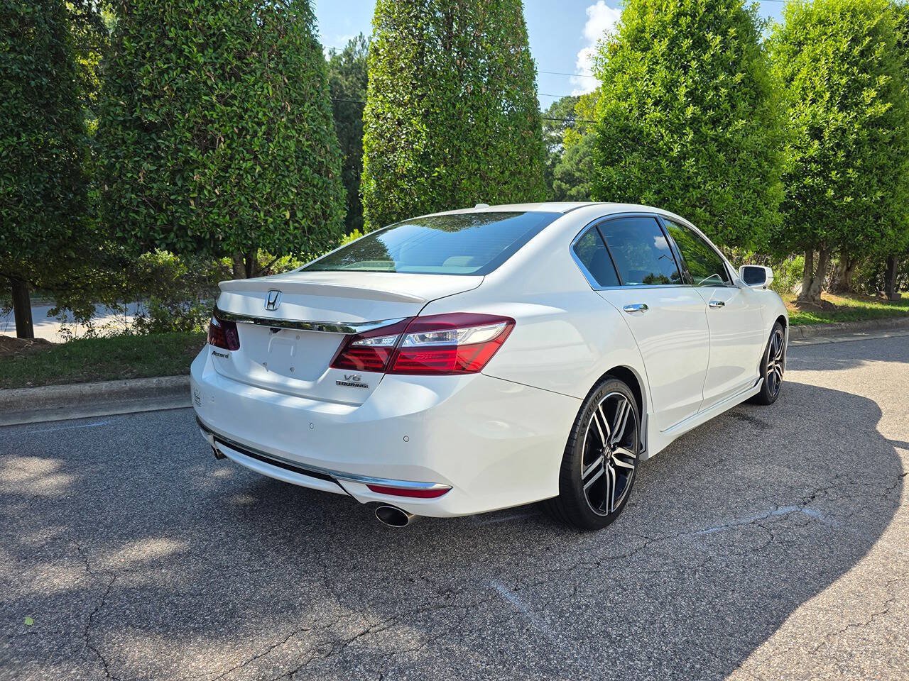 Used 2016 Honda Accord Touring image 5