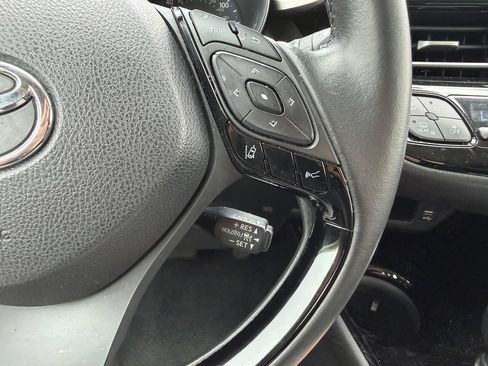Used 2020 Toyota C-HR Limited FWD image 17